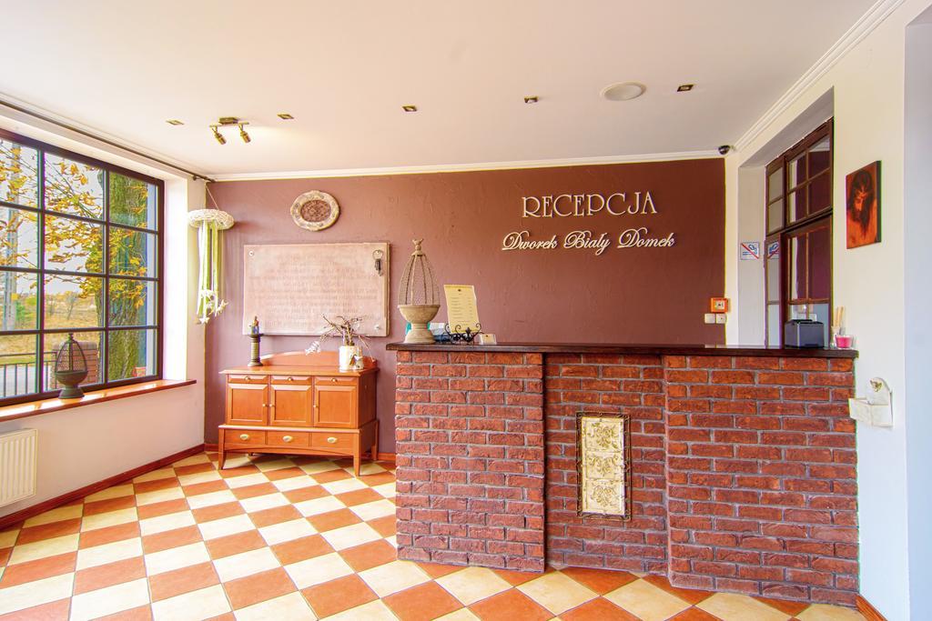 Dworek Bialy Domek Смардзевице Екстериор снимка